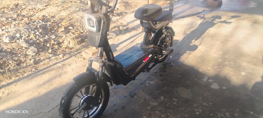 Skuter sotiladi yangi mingani odam yoqligi un sotyapman