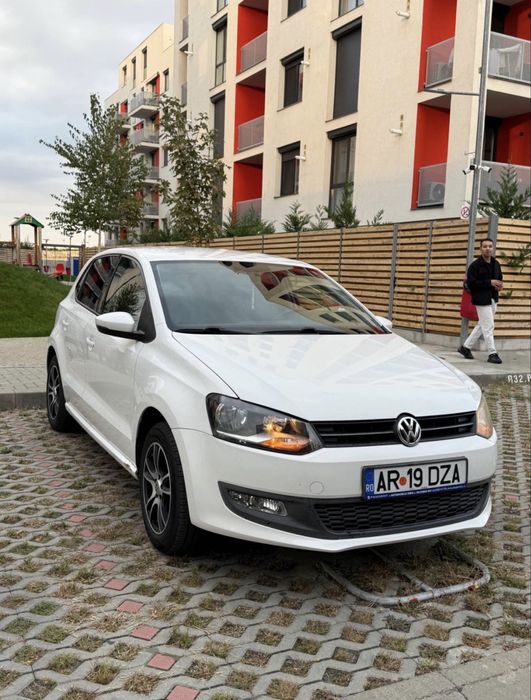 VOLKSWAGEN Polo