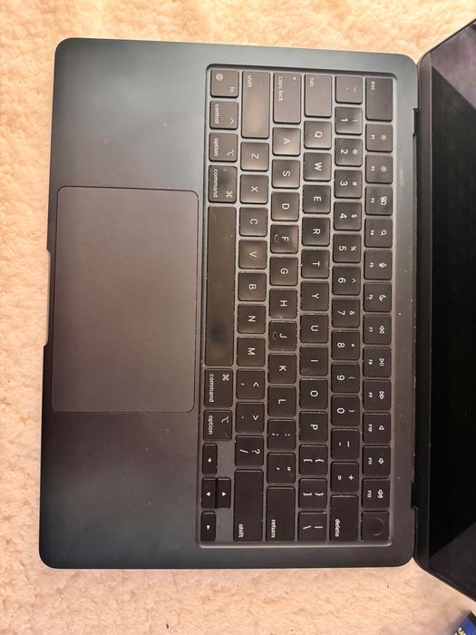 MacBook Air M2 13" 16GB/1TB (2022) в перфектно състояние