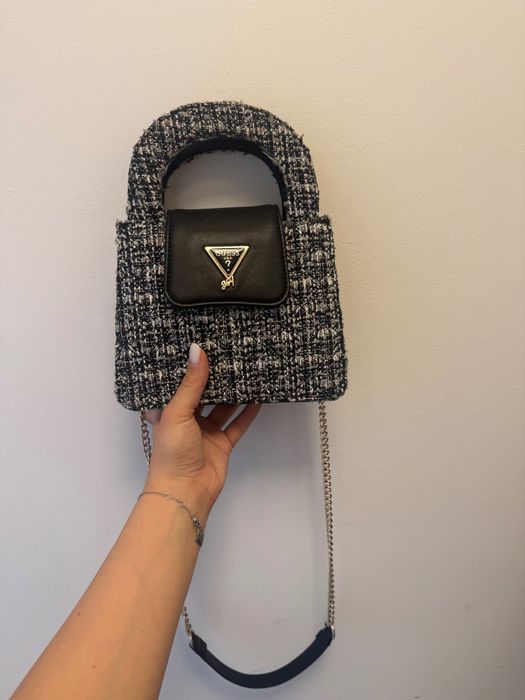 Черна малка чанта Guess