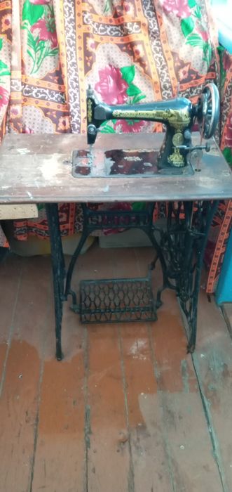 Продаётся швейная машинка Singer не работает надо наладить строчку тор