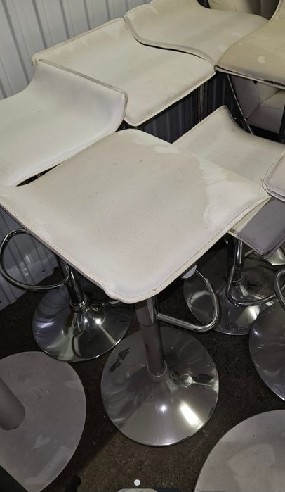 Продам барные стойки, белые.