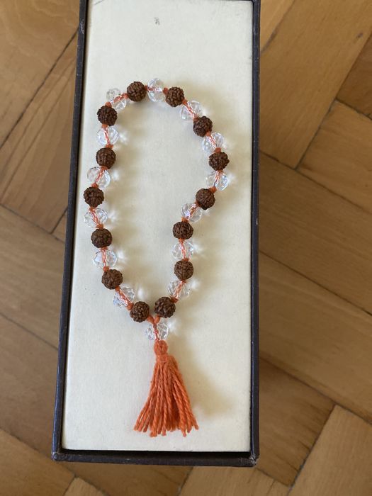 Рудракша и кристал – мала за ръка