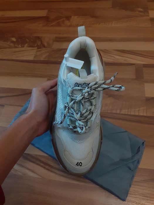 Balenciaga triple s cappuccino