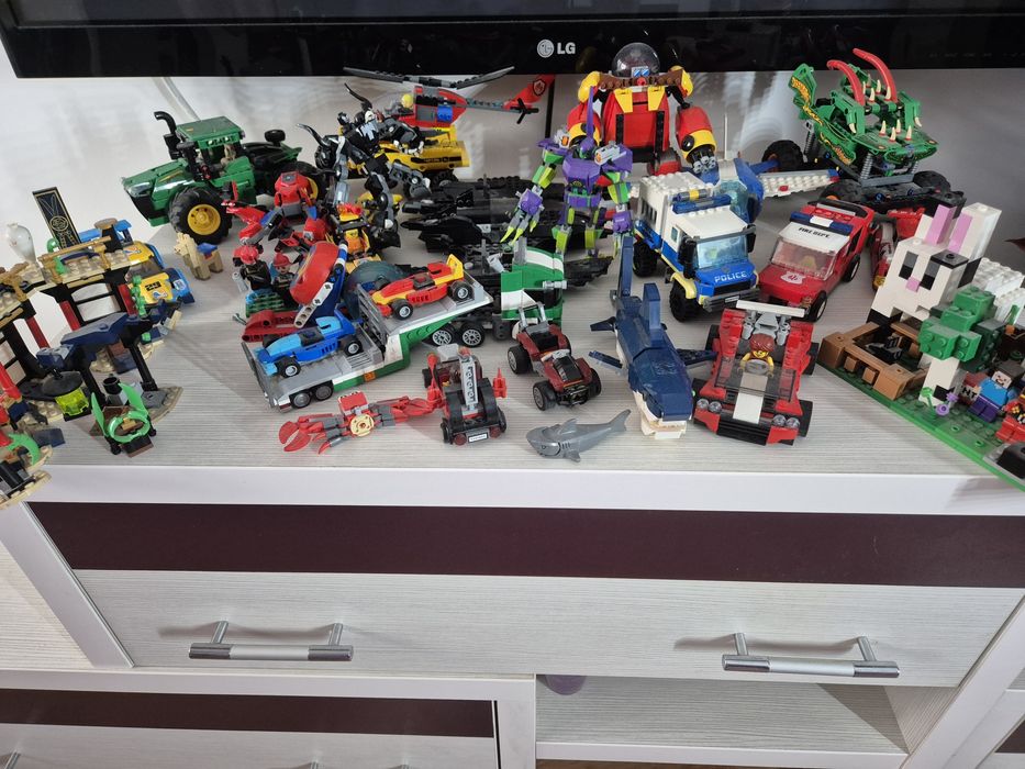 Vand Lego City, Creator