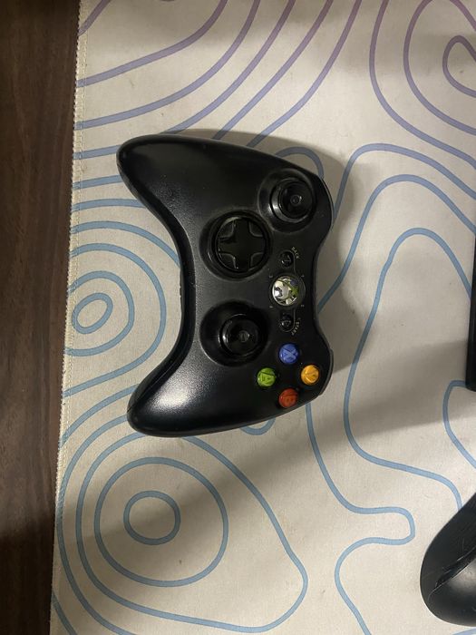 Продам XBOX 360 в нормальном состоянии