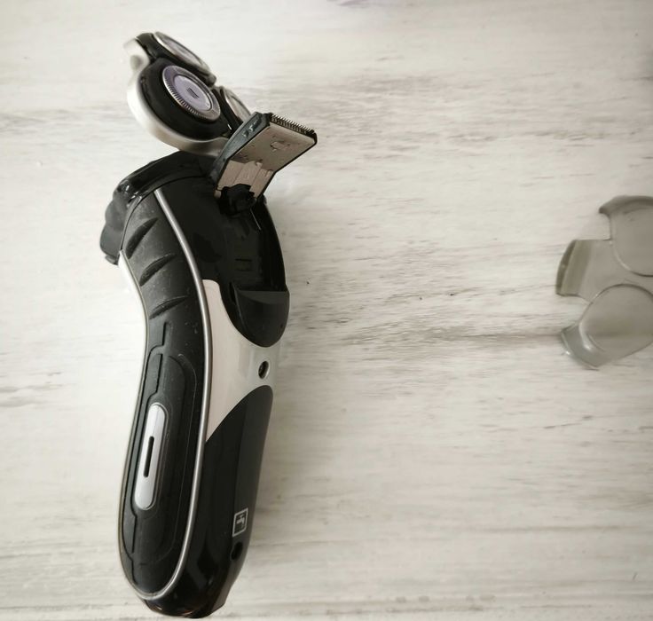 Електрическа самобръсначка Phillips