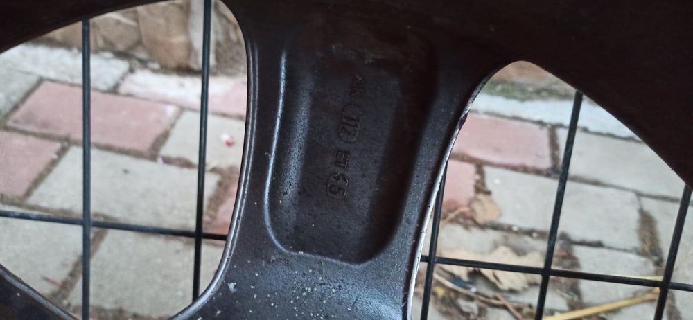 Vand jenti cu cauciucuri vara 225 35 18 si 275 40 2