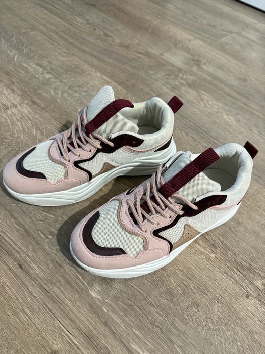 Adidași sport comfortabili