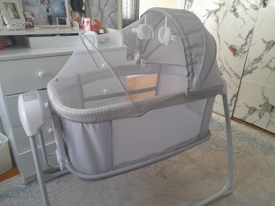 Продам детскую кровать качалку