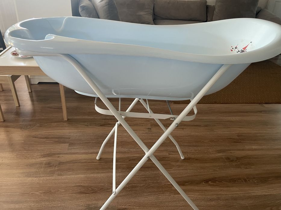 Стойка с корито за бебе