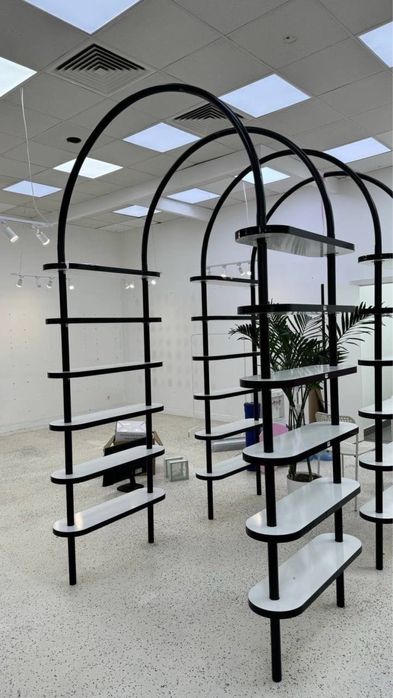 Срочно продается арка с полками