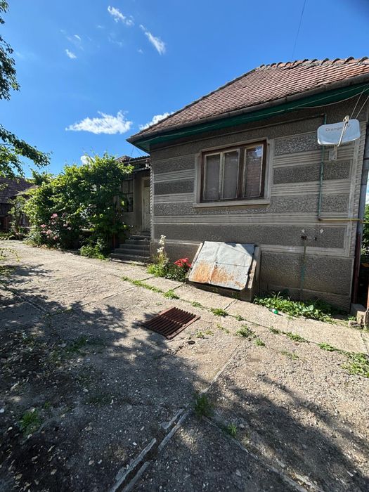 Casă părintească de vânzare în Blăjel, Sibiu - teren 1.110 mp, utilități, grădină