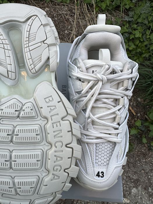 Balenciaga track (triple white)