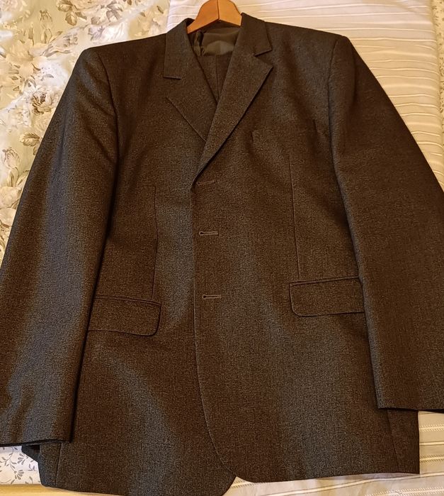 Чисто нов костюм