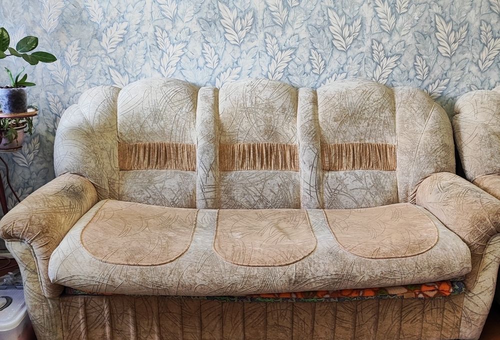 Диваны ,кресло импортное .