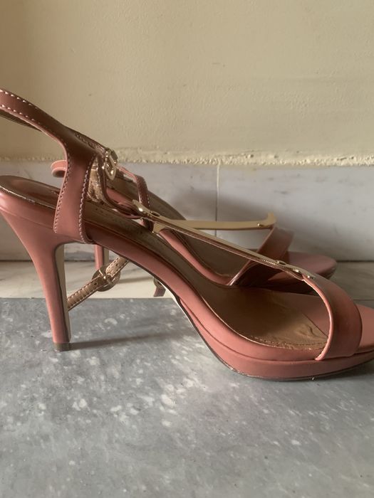 Обувки телесен цвят