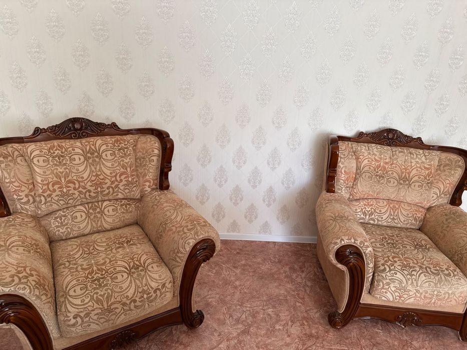 Продам диван вместе с креслом