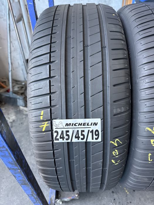245/45/19 Michelin