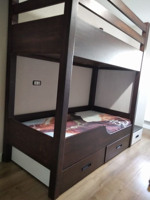 Pat etajat cu sertare din lemn