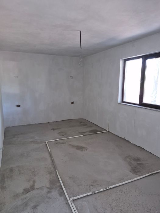 Meseriași la construit case din structura metalica și panou sandwich