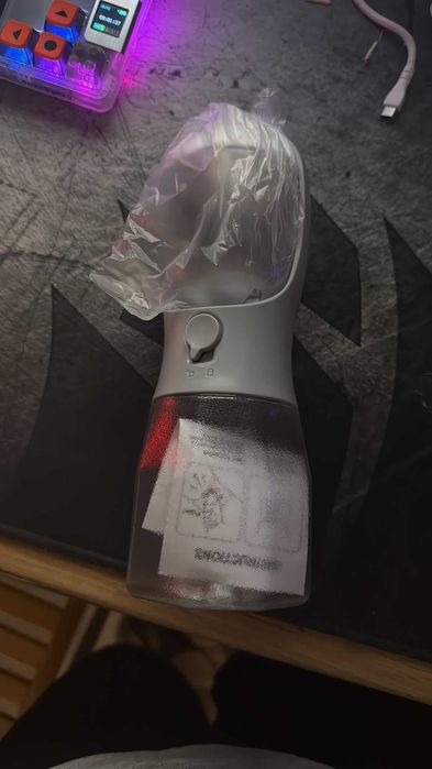Sticlă portabilă pentru câini 500ml + dispenser pungi | Nouă | Alb/Gri
