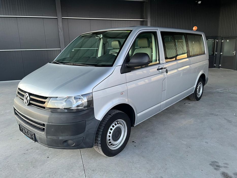 Volkswagen Caravelle VW T5 Caravelle  Lung 9 locuri Autoturism M1 Climatronic si spate