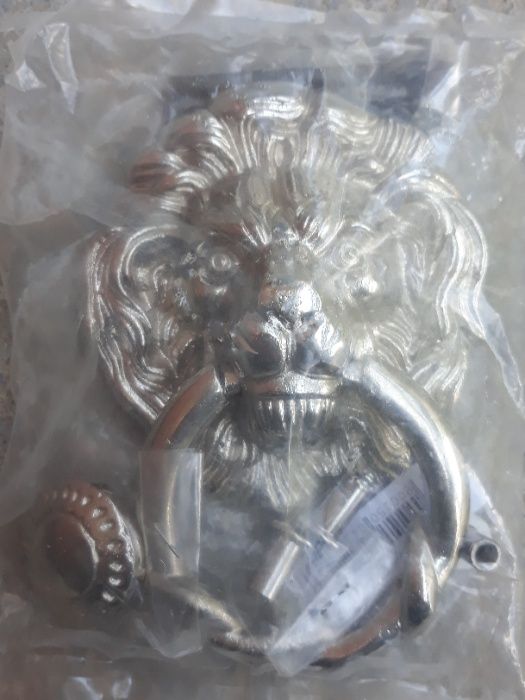 Месингово чукало за врата лъвска глава