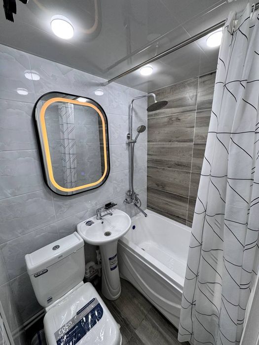 Своя квартира 1-комнатная Новомосковская, Аккурганская улица