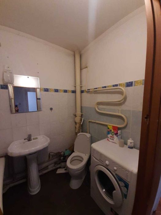 продам 1 комнатную петренко 11