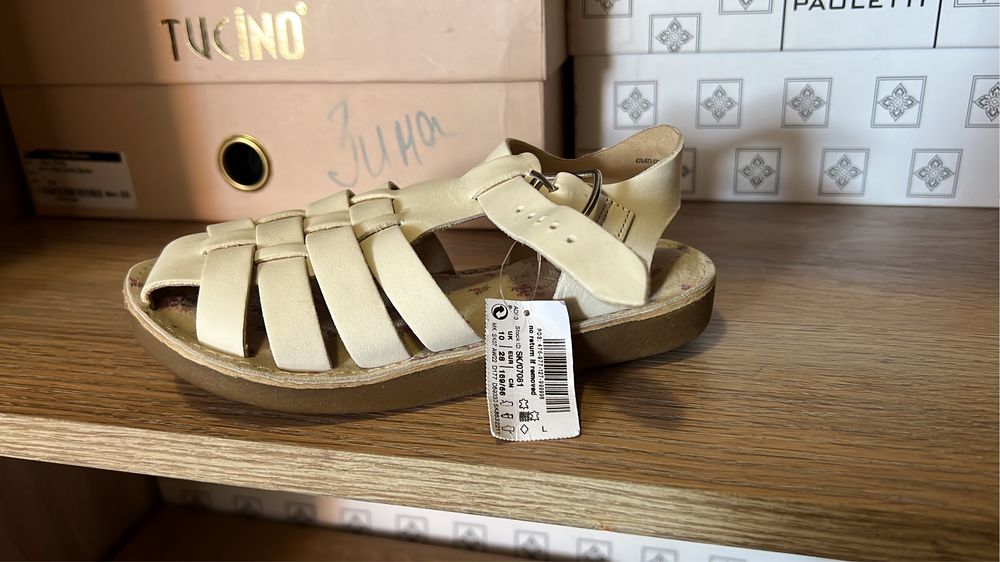 Продам сандали новые