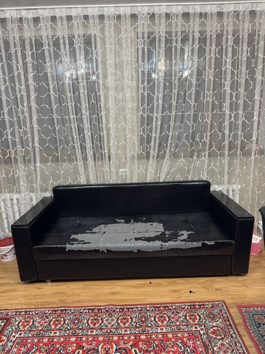 Продам диван черный