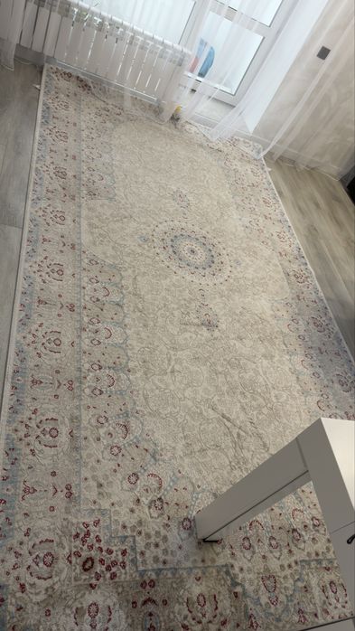 Ковер 2*4 в отличном  состоянии.