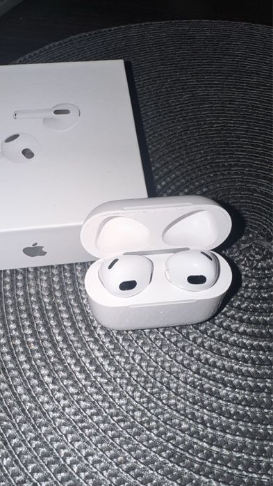 Vand Casti AirPods 3