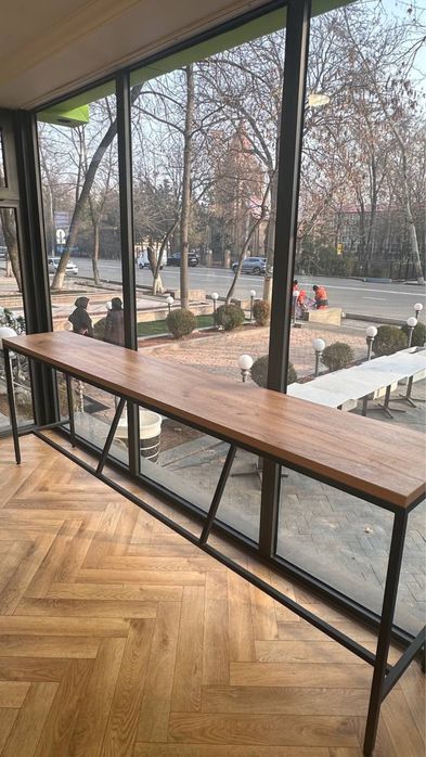 Продам барный стол. Длина 2.7м (почти новые)