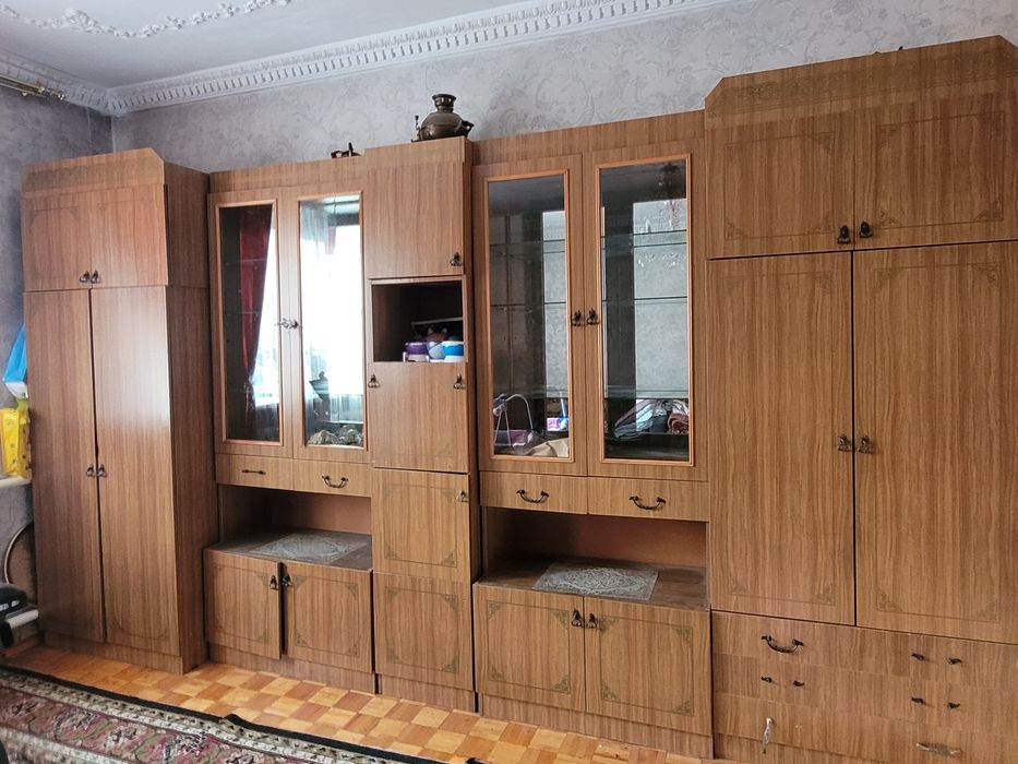 Сервант в идеальном состоянии