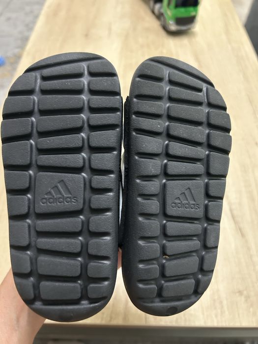 Sandale Adidas marimea 25