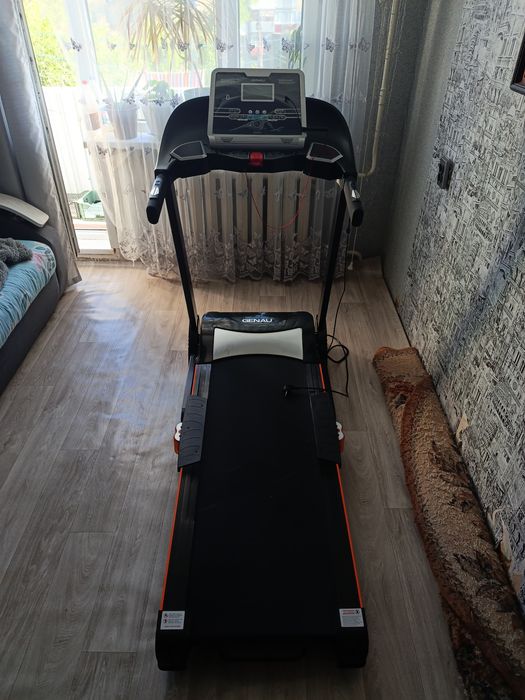 Продам беговую дорожку Genau Evolution M800