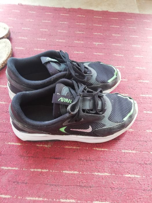 Adidași Nike de vânzare.