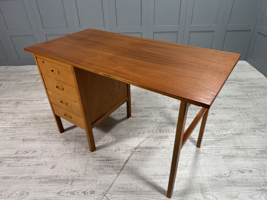 Винтидж, скандинавско бюро К059