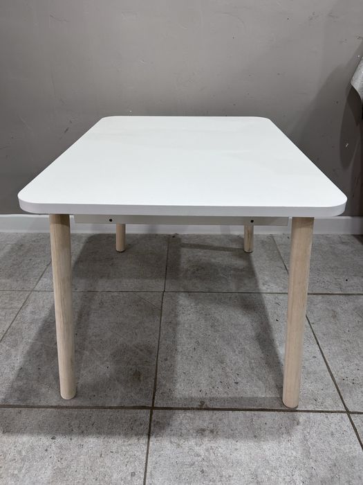 Детский стол и два стула