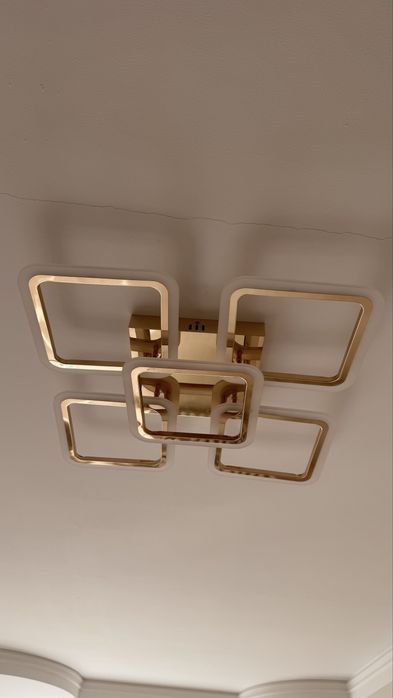 Продам люстры потолочные