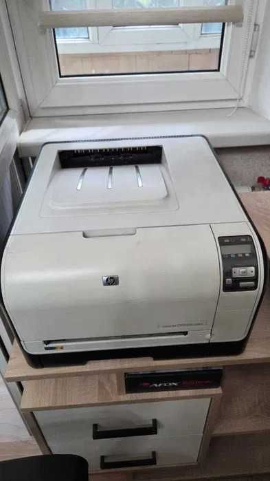 Цветной принтер HP Laser Jet1525