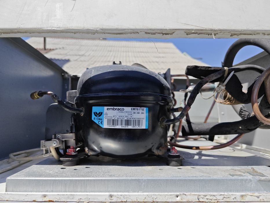 Холодильник большой