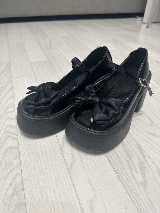Туфли новые на платформе для девочек 35 размер