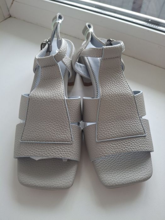 Продам туфли новые