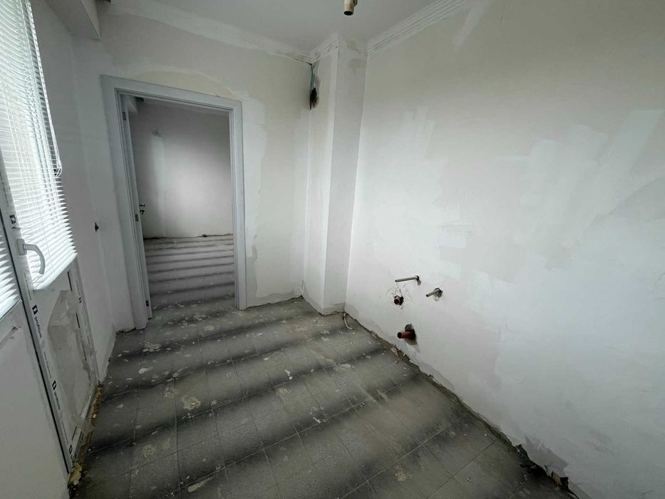 Продава гарсониера в ж.к. Изток блок 30