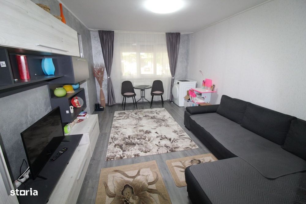 Vând apartament 3 camere în Hunedoara, zona Micro4-Profi, parter, 62mp