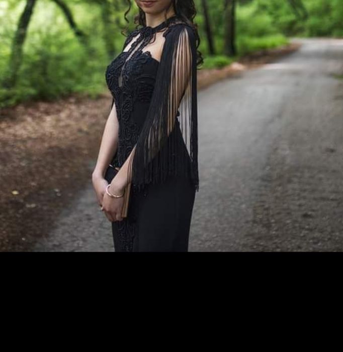 Черна бална рокля