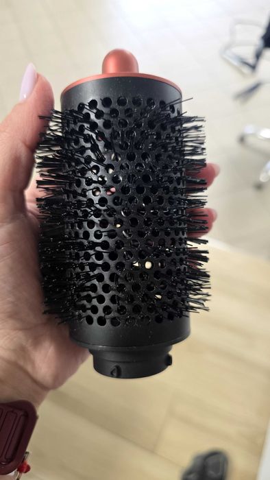 Продавам Dyson Airwrap Multi Styler (модел HS05) в отлично състояние